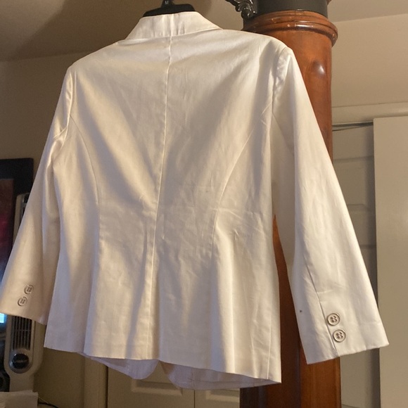 White blazer - Picture 7 of 8